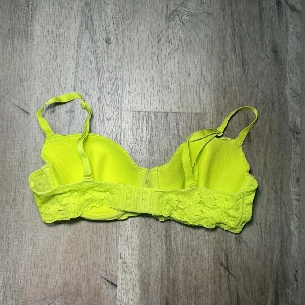 No Boundaries Lace Bra Size 36D Neon Yellow Lime Underwire Bold Everyday